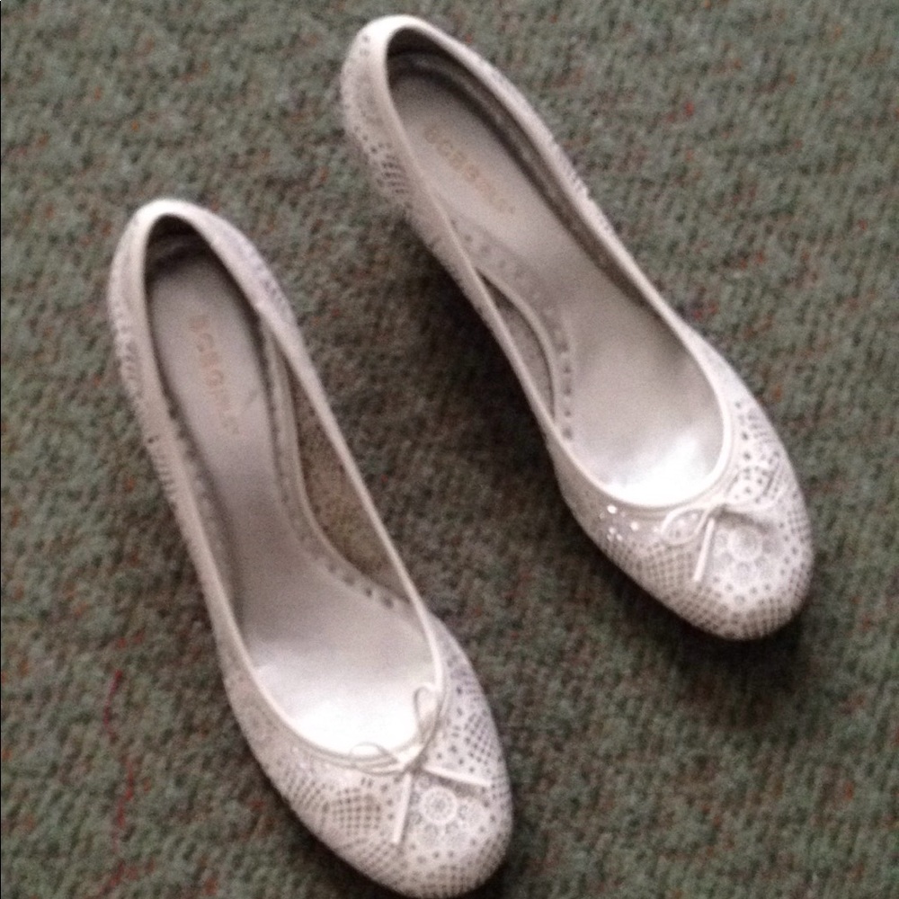 BCBG girls white lace design leather shoes Sz 11 - Picture 8 of 8